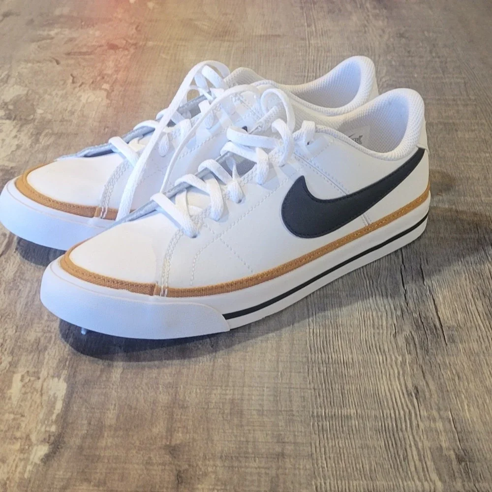Nike Court Legacy GS Sneakers White Black Lifestyle Shoes Size 6.5Y DA5380-102